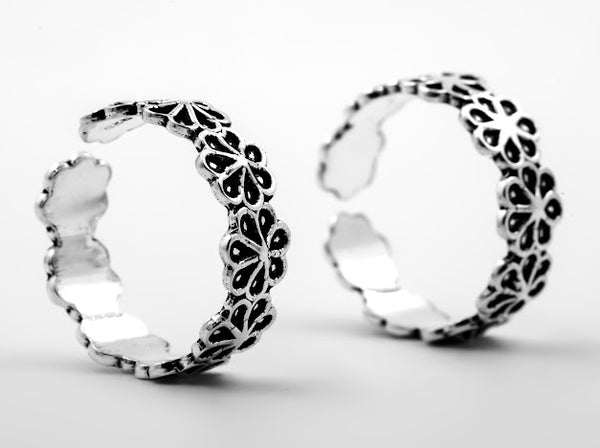 Oxidised Silver Floral Toe Rings – Blooming Beauty