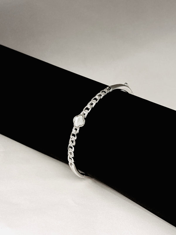 Radiant Clover Chain Kada – A Touch of Lucky Elegance