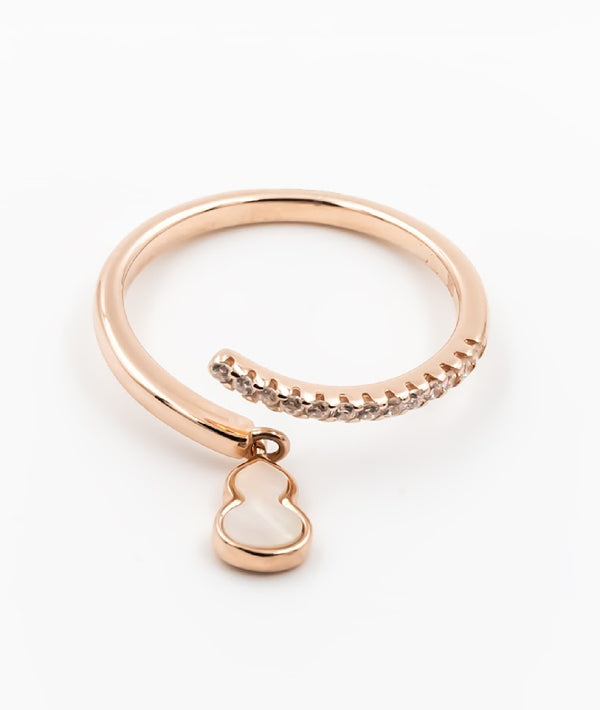 Melody Charm Guitar Ring