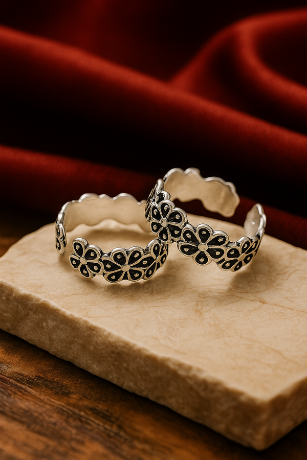 Oxidised Silver Floral Toe Rings – Blooming Beauty