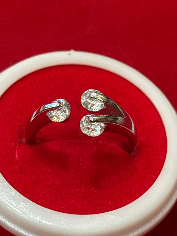 Three Dancing Stone Ring